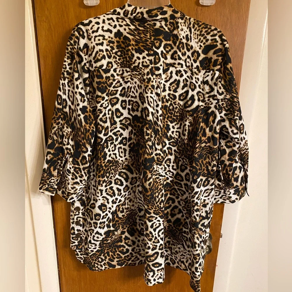 Woman’s animal print 3/4 sleeve button down blouse - Picture 2 of 7